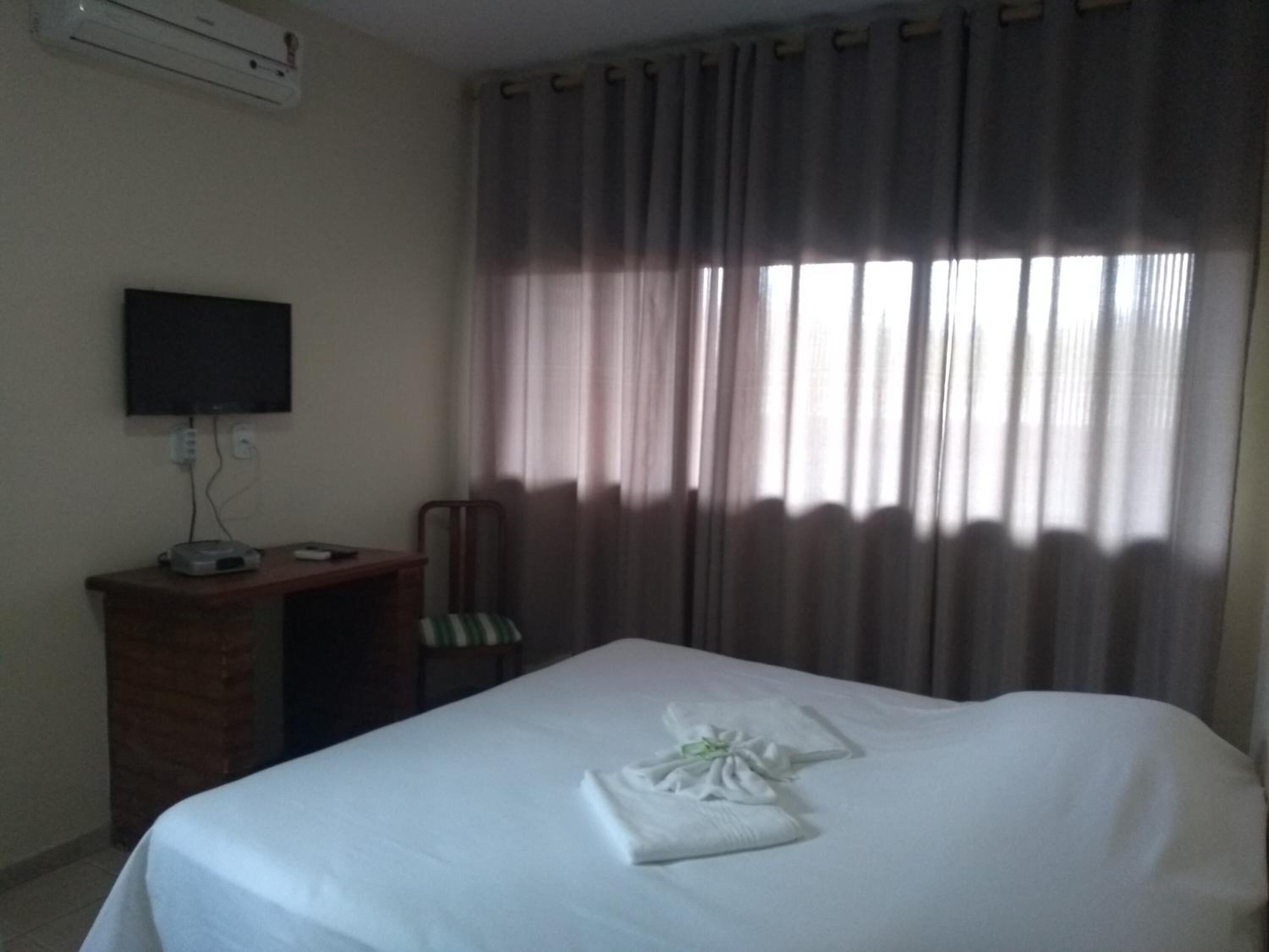 Individually decorated, iron/ironing board, free WiFi, bed sheets