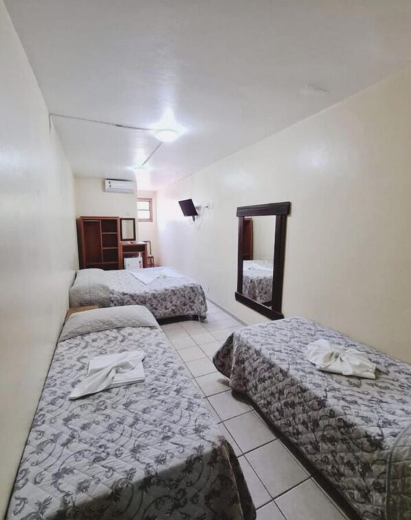 Deluxe Quadruple Room | Iron/ironing board (on request), WiFi (free), individually decorated
