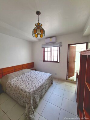 Individually decorated, iron/ironing board, free WiFi, bed sheets