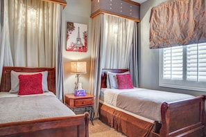 3 bedrooms, desk, iron/ironing board, Internet