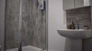 Apartamento, 2 habitaciones | Baño