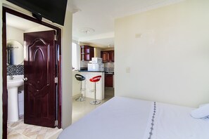 1 chambre, bureau, fer et planche à repasser, Wi-Fi gratuit