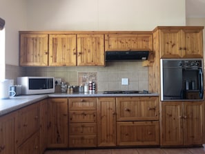 Family Villa, 3 Bedrooms, Non Smoking, Mountain View | Private kitchen
