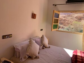 四人房 | 特色装修、特色家居、遮光窗帘、折叠床/加床（额外收费）