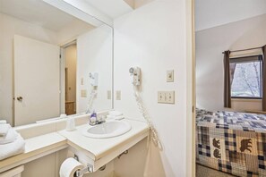 Unclassified image, 5 of 42, button - 2 Bedroom Suite with outdoor heated pool 209/210 (Killington)