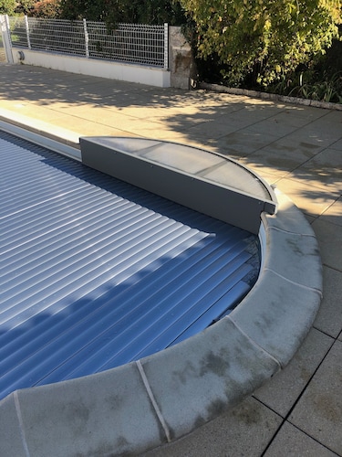 belle Maison 4 ch, terrasse  store ,jardin paysagé,piscine 8/4,garage ,pour 6