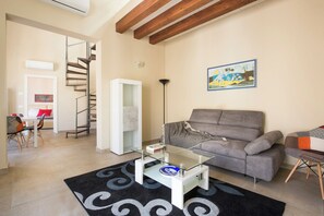 Apartment, 2 Schlafzimmer (6A) | Wohnbereich | Flachbildfernseher