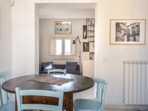 Apartment, 1 Bedroom | In-room dining