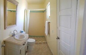 Dusche, Handtücher, Toilettenpapier