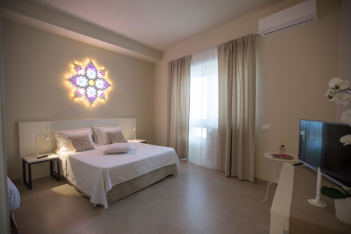 Phòng 4 phong cách cổ điển, ban công | Nệm cao su hoạt tính (memory foam), minibar, trang trí khác biệt 