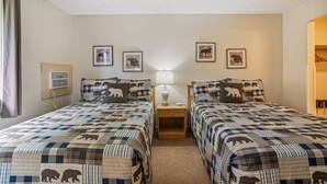 Unclassified image, 4 of 37, button - Cedarbrook Junior Suite-Heated pool 218/220 (Killington)