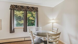 Unclassified image, 5 of 37, button - Cedarbrook Junior Suite-Heated pool 218/220 (Killington)