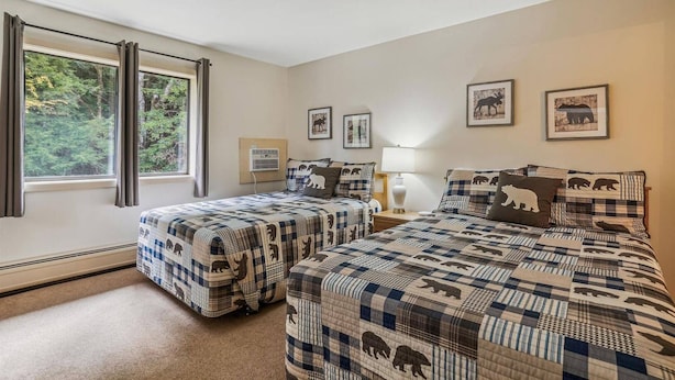 Unclassified image, 1 of 37, button - Cedarbrook Junior Suite-Heated pool 218/220 (Killington)
