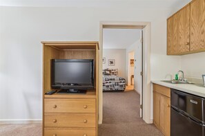 1 chambre, fer et planche à repasser, Wi-Fi, literie fournie