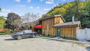 Exterior - Cedarbrook 115/117 Suite w/ Pool Access (Killington)