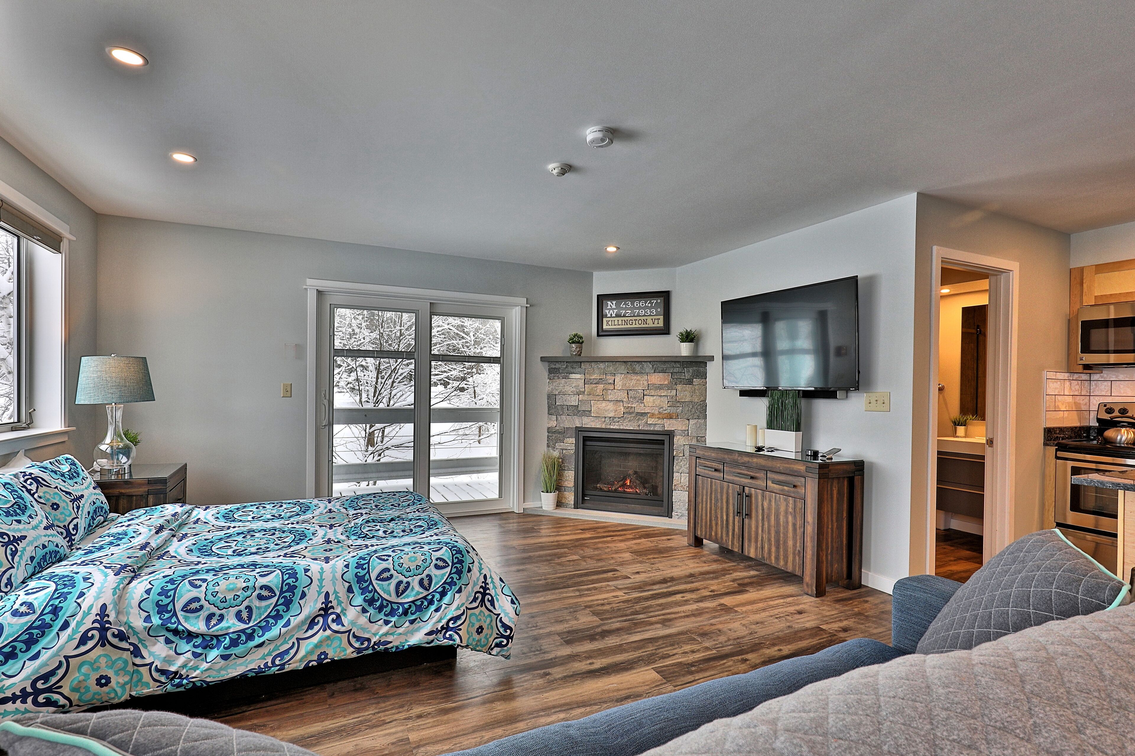 1 habitación, tabla de planchar con plancha y cuna de viaje 