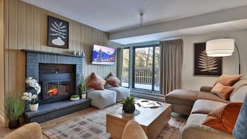 TV, DVD-spiller og stereoanlegg