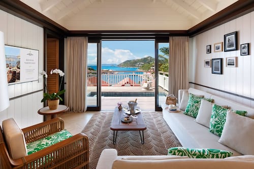 Premium Suite, Private Pool, Sea View | Living area