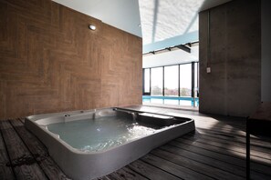 室内 SPA 浴缸