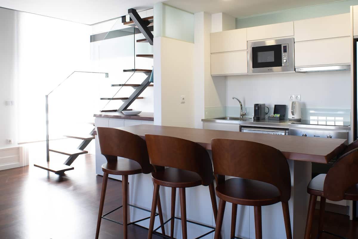 Loft | Private kitchen | Espresso maker, coffee/tea maker, full-size fridge, microwave