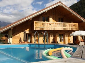 Piscine extérieure, piscine chauffée
