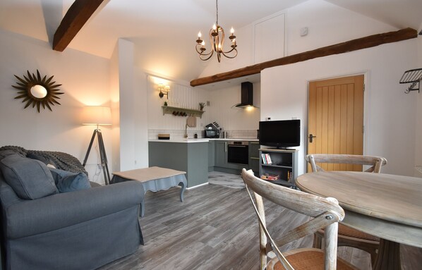 Cottage, 1 Bedroom | Living area | 35-inch flat-screen TV with digital channels, TV, DVD player - Daisy (Rye)