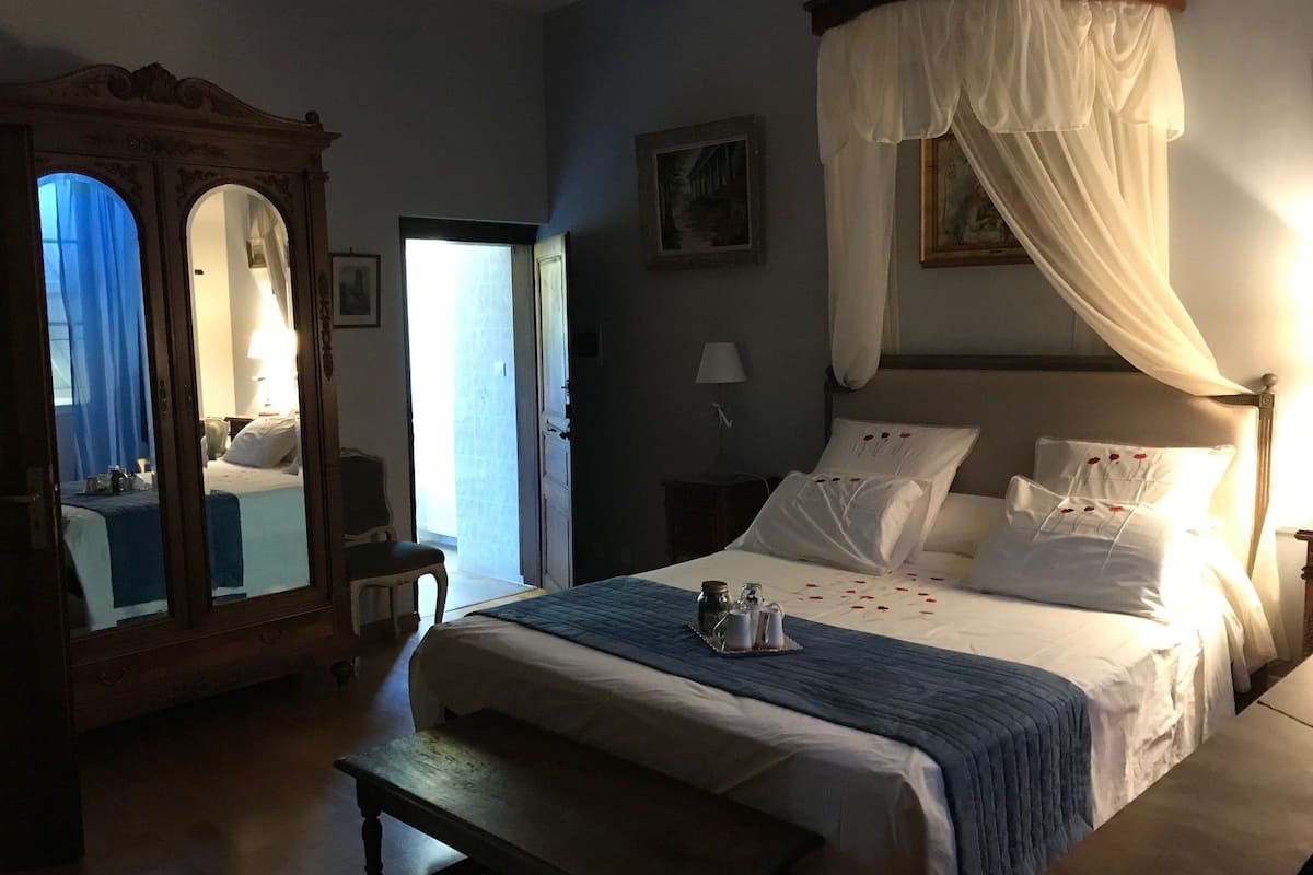 Double Room (Ciel de Lit) | Individually decorated, individually furnished, cribs/infant beds