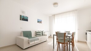 Leilighet, 2 soverom (Stella Marina) | Oppholdsområde | Flatskjerm-TV