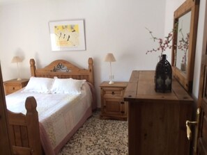 2 bedrooms, WiFi, bed sheets - Village house with superb sea view (Algarrobo)