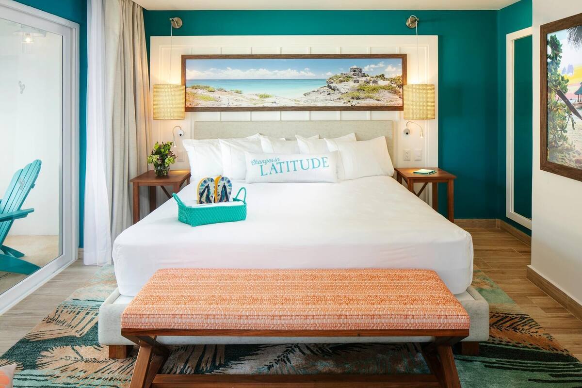 Premium bedding, down comforters, minibar (free items), in-room safe