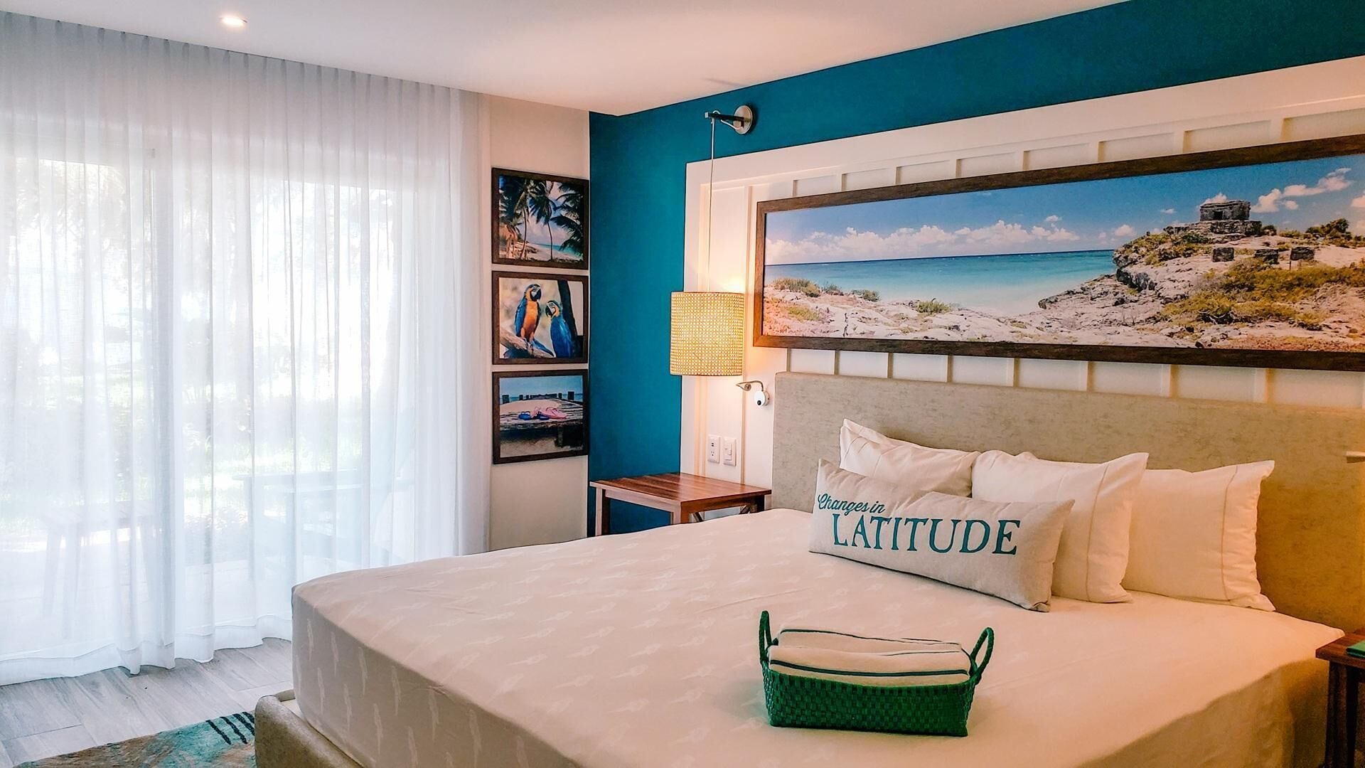 Premium bedding, down duvets, free minibar, in-room safe