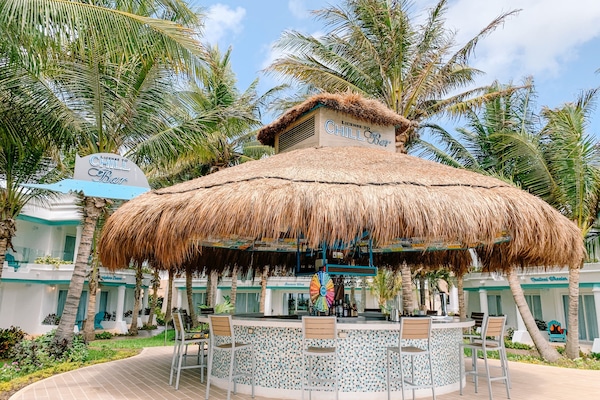 6 bars/lounges, 3 poolside bars, swim-up bar, beach bar