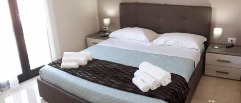 Desk, blackout drapes, free WiFi, bed sheets