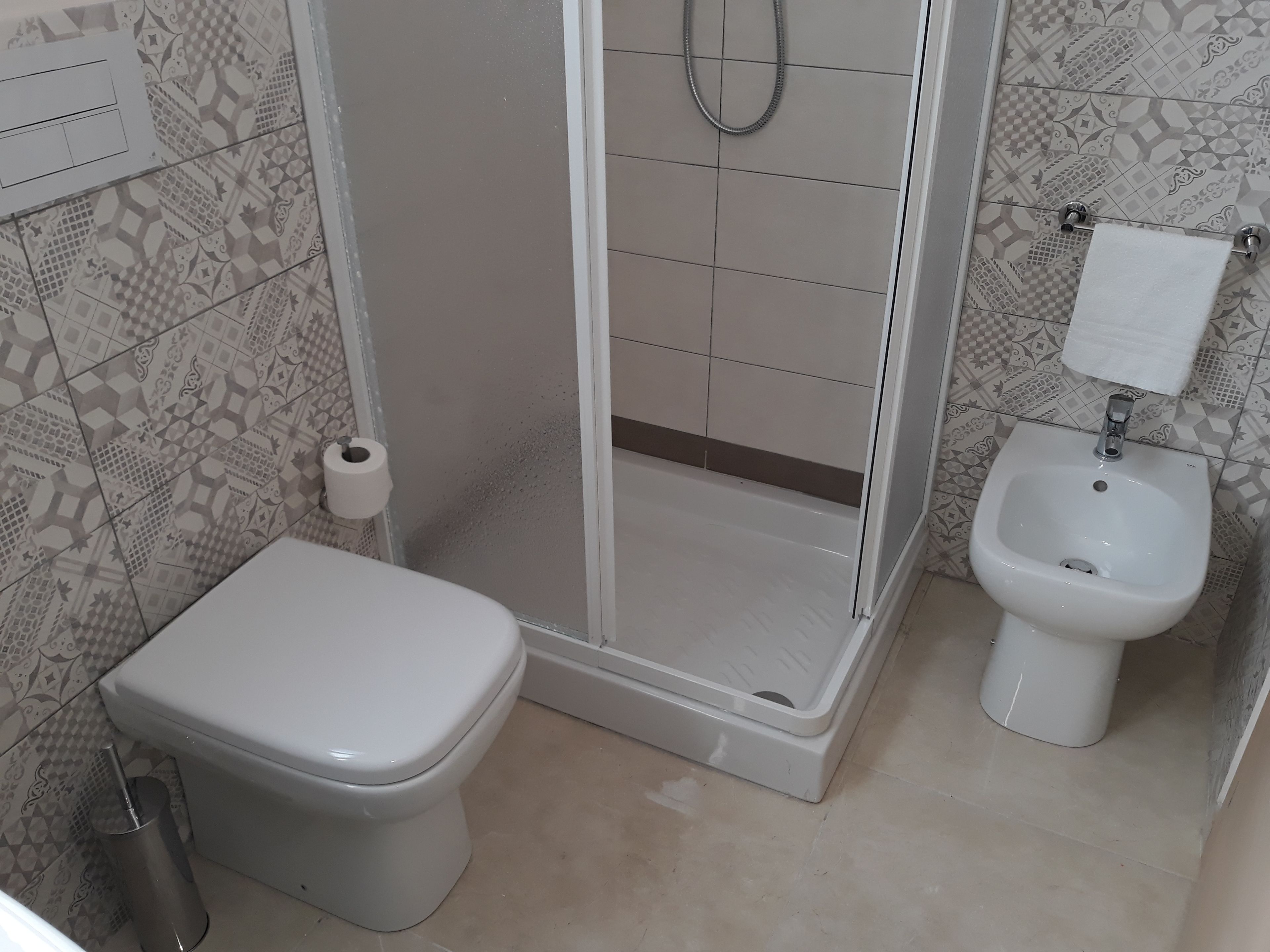 Tripla Exclusive, balcone, vista città | Bagno | Doccia, soffione a pioggia, asciugacapelli, bidet