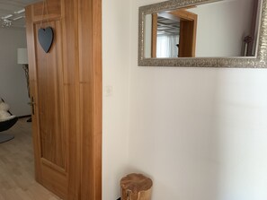 單棟房屋, 5 間臥室, 露台, 湖景 | 客廳 | 平面電視、玩具