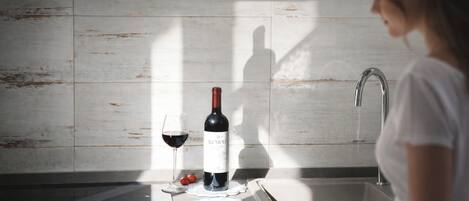 Kylskåp, mikrovågsugn, ugn och spishäll