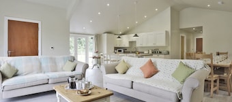 Lavender Cottage - Four Bedroom House, Sleeps 8