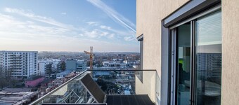 Luxe Westpark 2 Residence Lake View W2