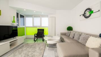 TV, biblioteca musicale, videoteca, impianto stereo