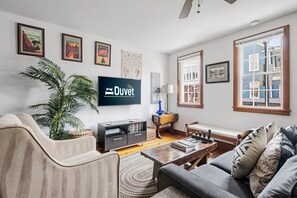 TV - Eclectic Spring Street Getaway at Casa Verde (Charleston)