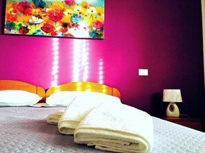 Bureau, chambres insonorisées, lits pliants/supplémentaires