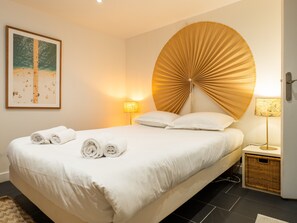 5 bedrooms, iron/ironing board, travel crib, WiFi - 10-Person House with Pool, Close to Cannes Center (Cannes)