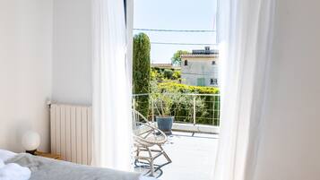 5 bedrooms, iron/ironing board, travel crib, WiFi