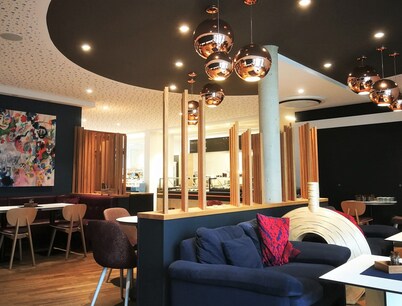 7 Hotel & Boardinghouse