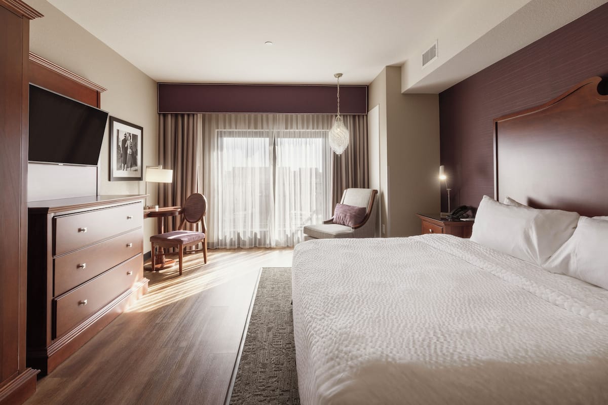 premium bedding, pillow-top beds, in-room safe, blackout curtains