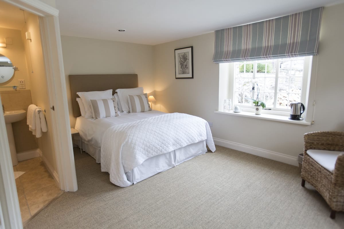 Double Room Ground Floor | Desk, blackout drapes, iron/ironing board, free cribs/infant beds