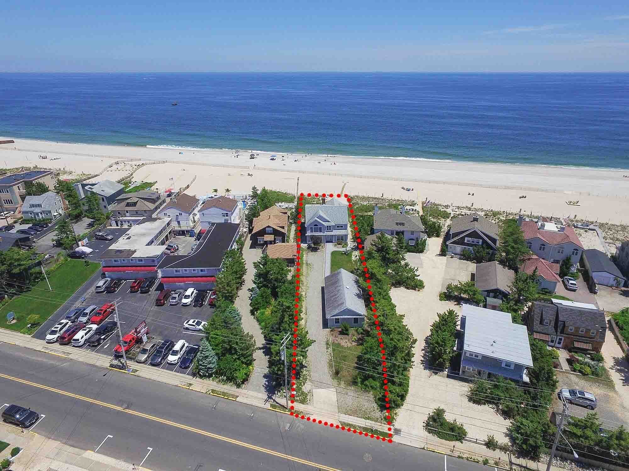 Ocean Front Beach House. Walking Distance to Jenkinsons.