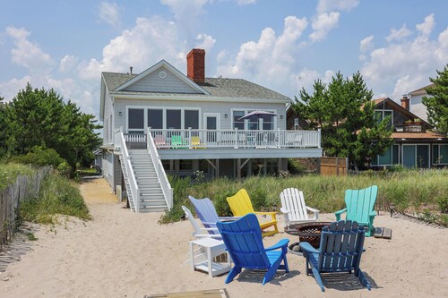 Ocean Front Beach House. Walking Distance to Jenkinsons.