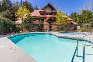 Piscine extérieure, piscine chauffée