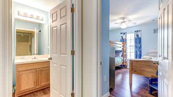 3 間睡房、熨斗/熨衫板、可攜式嬰兒床、免費 Wi-Fi